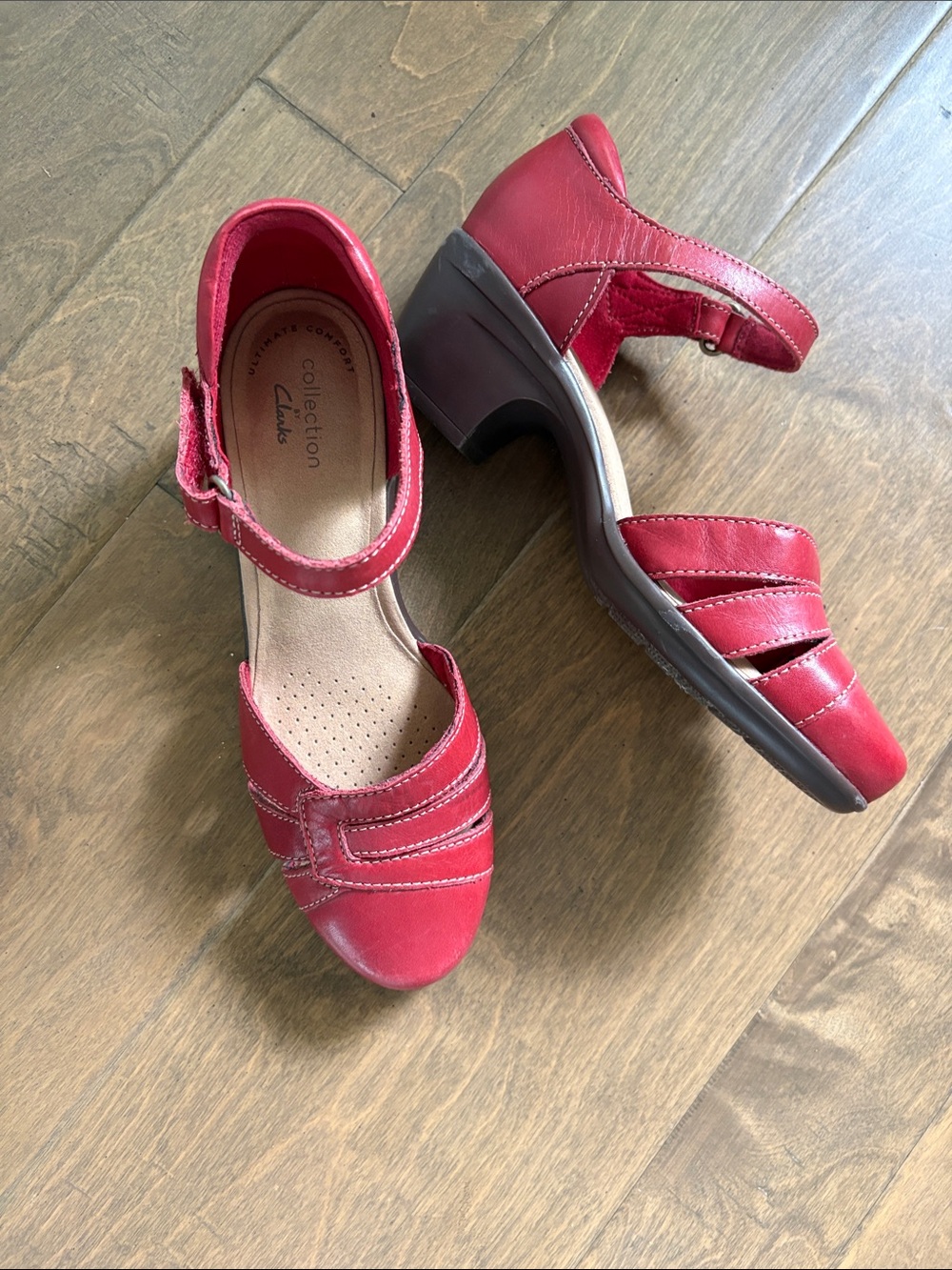Clarks Red Leather Mary Jane Heels with Strap Women’s Size 6.5 Wide